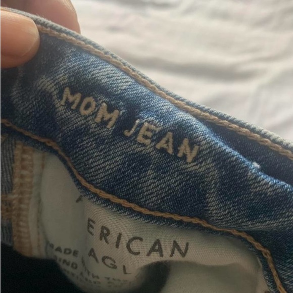 💕 American eagle mom jeans strigid blue distressed denim high waist size 24 - Picture 4 of 8